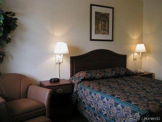 Intown Suites Extended Stay Greensboro Nc - Lanada Szoba fotó